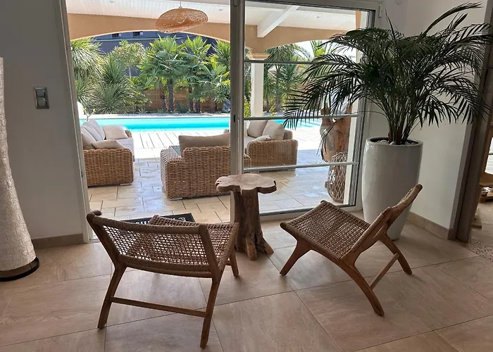 Bed & Breakfast D Village Aeronautique 3*